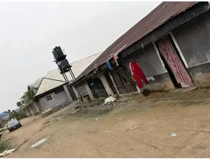 10 Units of One Bedroom,6 Units of Self Contain ,10 Single Room,3shop