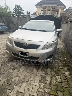 Toyota Corolla LE 4dr Sedan (1.8L 4cyl 4A) 2010 Silver