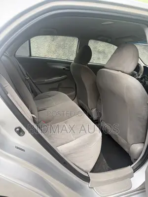 Toyota Corolla LE 4dr Sedan (1.8L 4cyl 4A) 2010 Silver