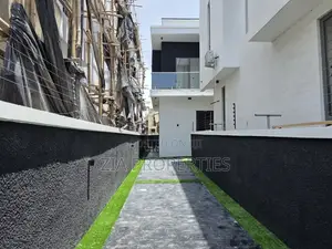4bdrm Duplex in Chevron for rent