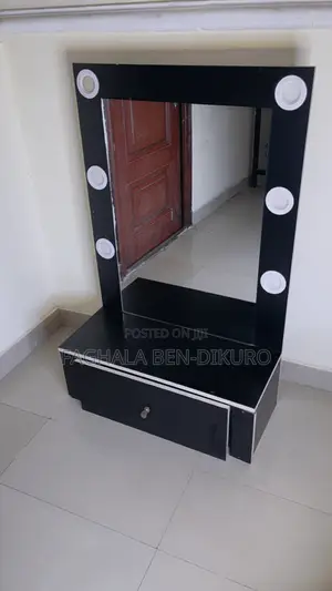 Dresser With Mirror