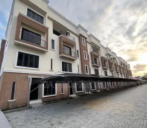 4bdrm Townhouse / Terrace in Lekki Phase 1 for rent