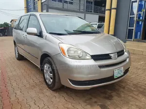 Toyota Sienna CE FWD (3.3L V6 5A) 2004 Silver
