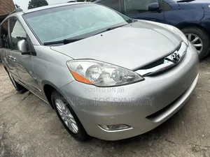 Toyota Sienna 2010 Silver