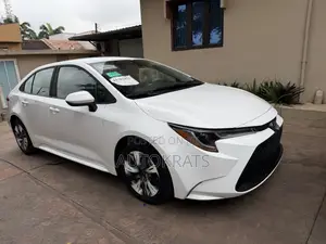 Toyota Corolla LE 2020 White