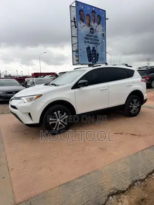 Toyota RAV4 LE AWD (2.5L 4cyl 6A) 2016 White