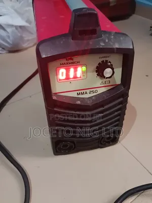Maxmech MMA-250 Inverter Welding Machine Featuring a Digital Display