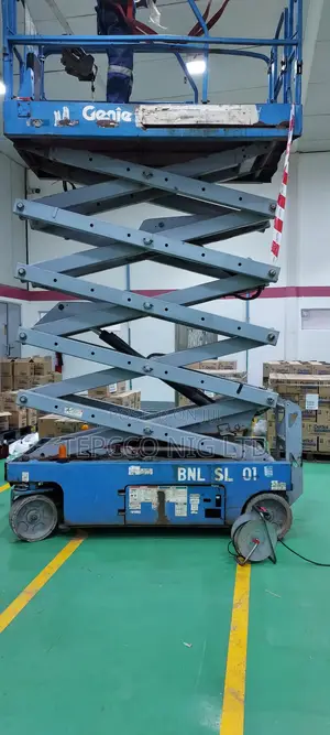 12 Meter Electric Scissor Manlift for Rent