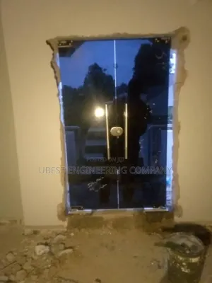 Strong and Durable Glass Door