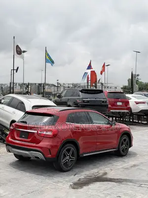 Mercedes-Benz GLA 250 2015 Red