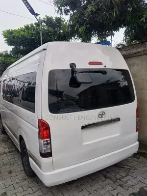 Toyota HiAce 2014 White