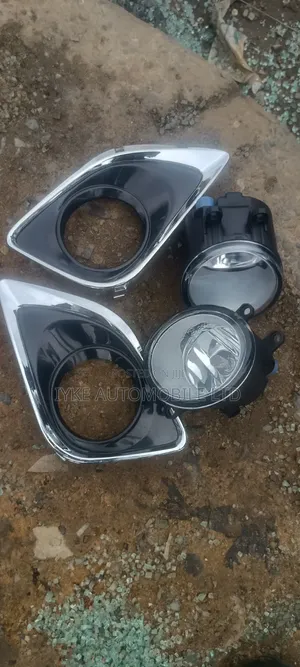 Venza Complete Fog Lights With Cover 2015