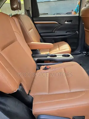 Toyota Highlander 2018 Brown