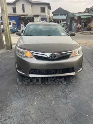 Toyota Camry XLE 4dr Sedan (2.5L 4cyl 6A) 2013 Gold