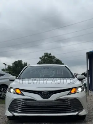 Toyota Camry LE (2.5L 4cyl 8A) 2019 White
