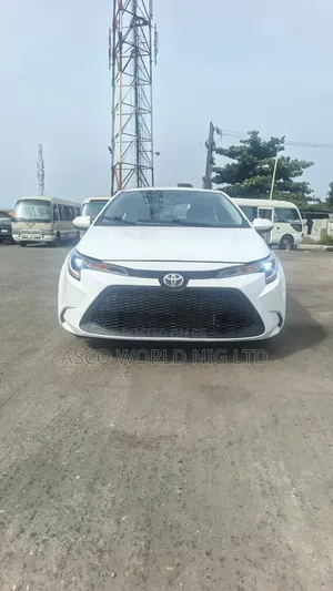 Toyota Corolla LE 2022 White