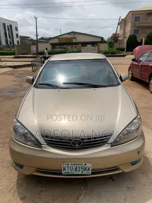Toyota Camry 2005 Gold