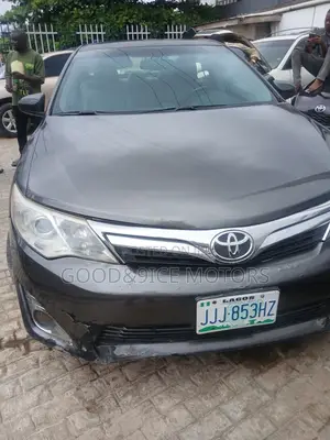 Toyota Camry XLE 4dr Sedan (2.5L 4cyl 6A) 2013 Gray