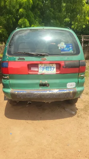 Ford E250 2006 Green