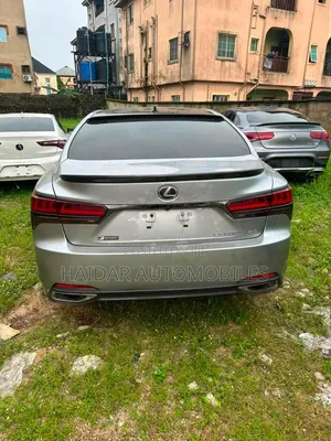Lexus LS 2021 Gold