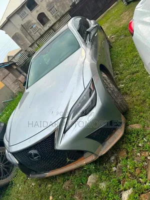 Lexus LS 2021 Gold