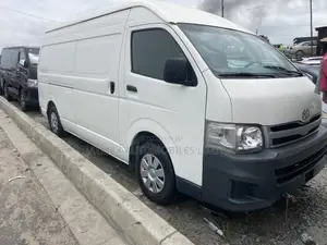 Toyota HiAce 2017 White