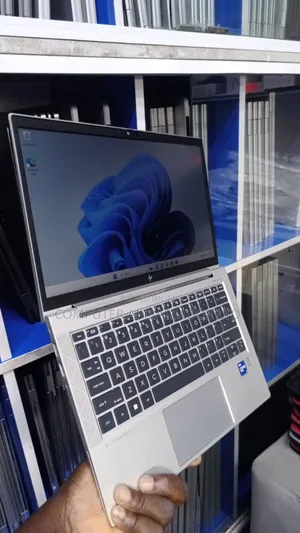 Laptop HP EliteBook 830 G8 16GB Intel Core i7 SSD 512GB