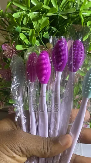 Lip Exfoliating Silicon Brush