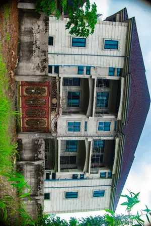 20bdrm House in Awka for sale