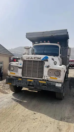 Mack Truck R-Model
