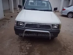 Toyota Hilux 1995 White