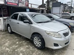 Toyota Corolla Base 4dr Sedan (1.8L 4cyl 5M) 2010 Silver