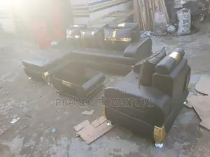 Good Quality Leather Sofa Center Table With a Single Seater