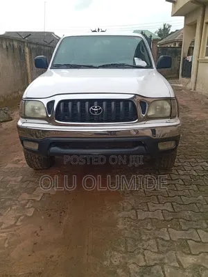 Toyota Tacoma 2004 White