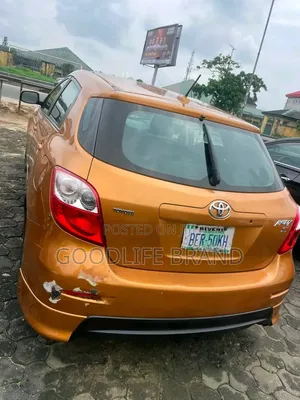 Toyota Matrix S Hatchback AWD (2.4L 4cyl 4A) 2010 Orange