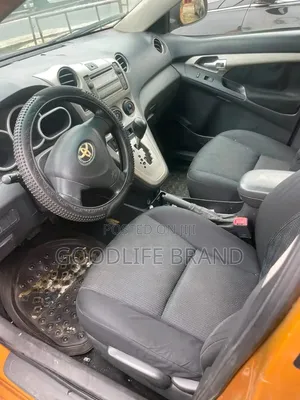 Toyota Matrix S Hatchback AWD (2.4L 4cyl 4A) 2010 Orange