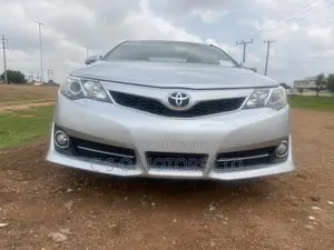 Toyota Camry SE 4dr Sedan (2.5L 4cyl 6A) 2013 Silver