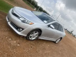 Toyota Camry SE 4dr Sedan (2.5L 4cyl 6A) 2013 Silver