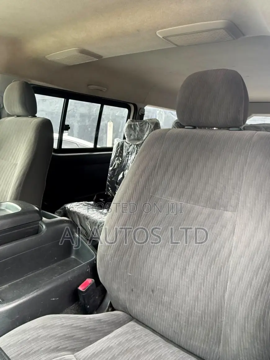 Toyota HiAce 2012 White