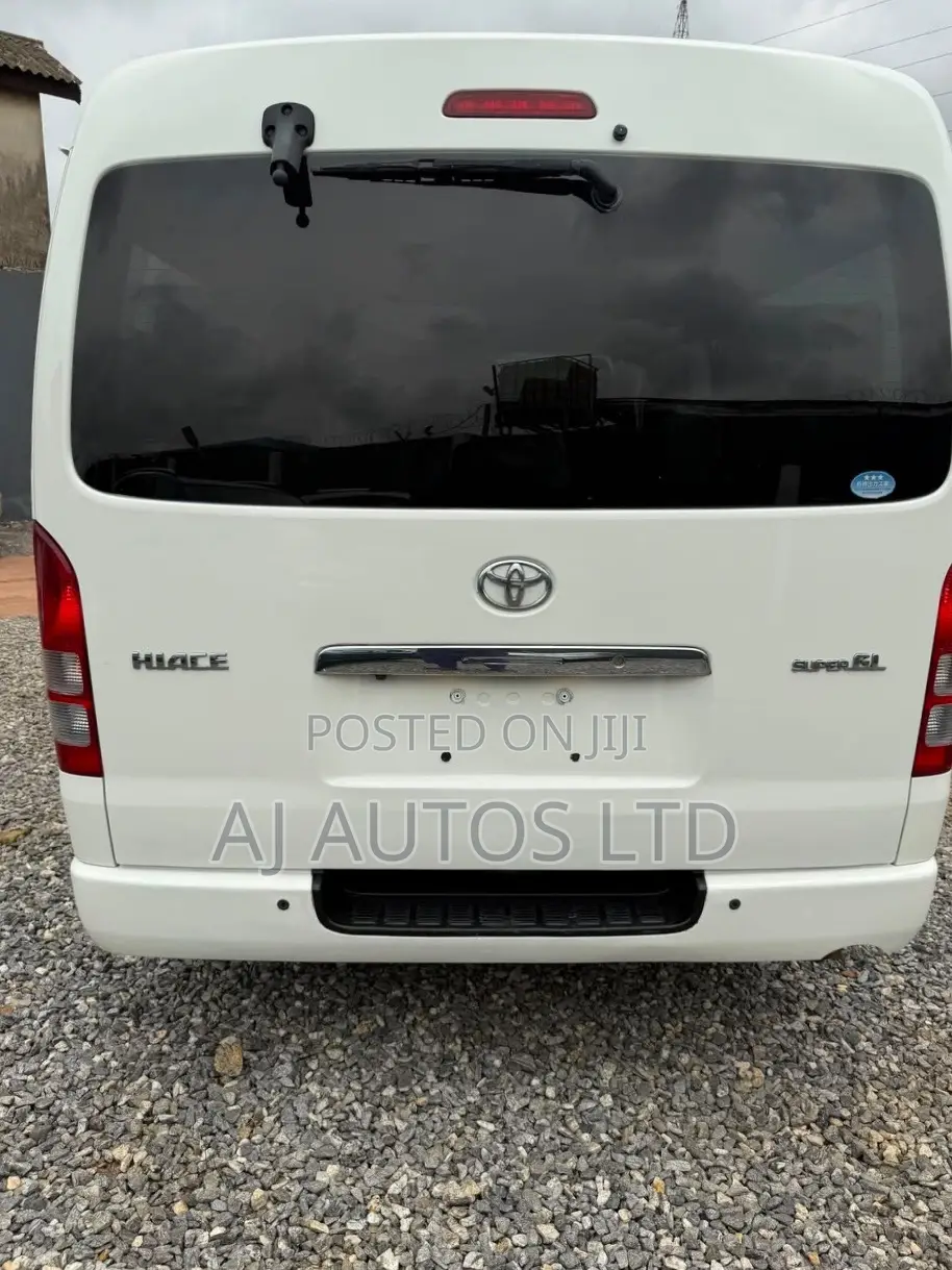 Toyota HiAce 2012 White