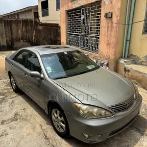 Toyota Camry XLE V6 4dr Sedan (3.0L 6cyl 5A) 2005 Gray