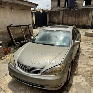 Toyota Camry XLE V6 4dr Sedan (3.0L 6cyl 5A) 2005 Gray