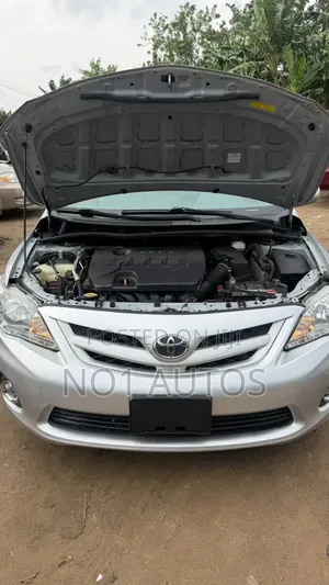 Toyota Corolla LE 4dr Sedan (1.8L 4cyl 4A) 2013 Silver