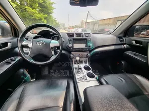 Toyota Highlander 2012 Brown