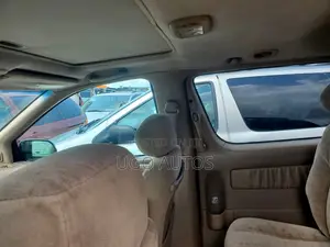 Toyota Sienna 2000 Green