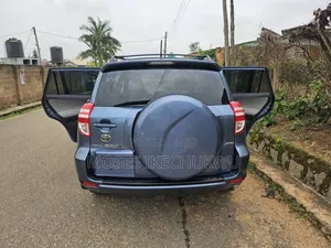 Toyota RAV4 2010 Blue