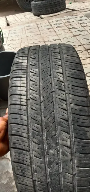 First Grade Tokunbo Tire 245/50r20 