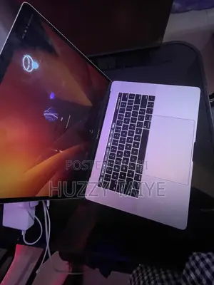 Laptop Apple MacBook Pro 2017 16GB Intel Core i7 SSD 512GB