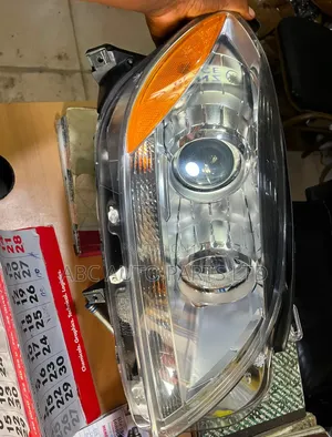 Headlight Mercedes ML 350 2014