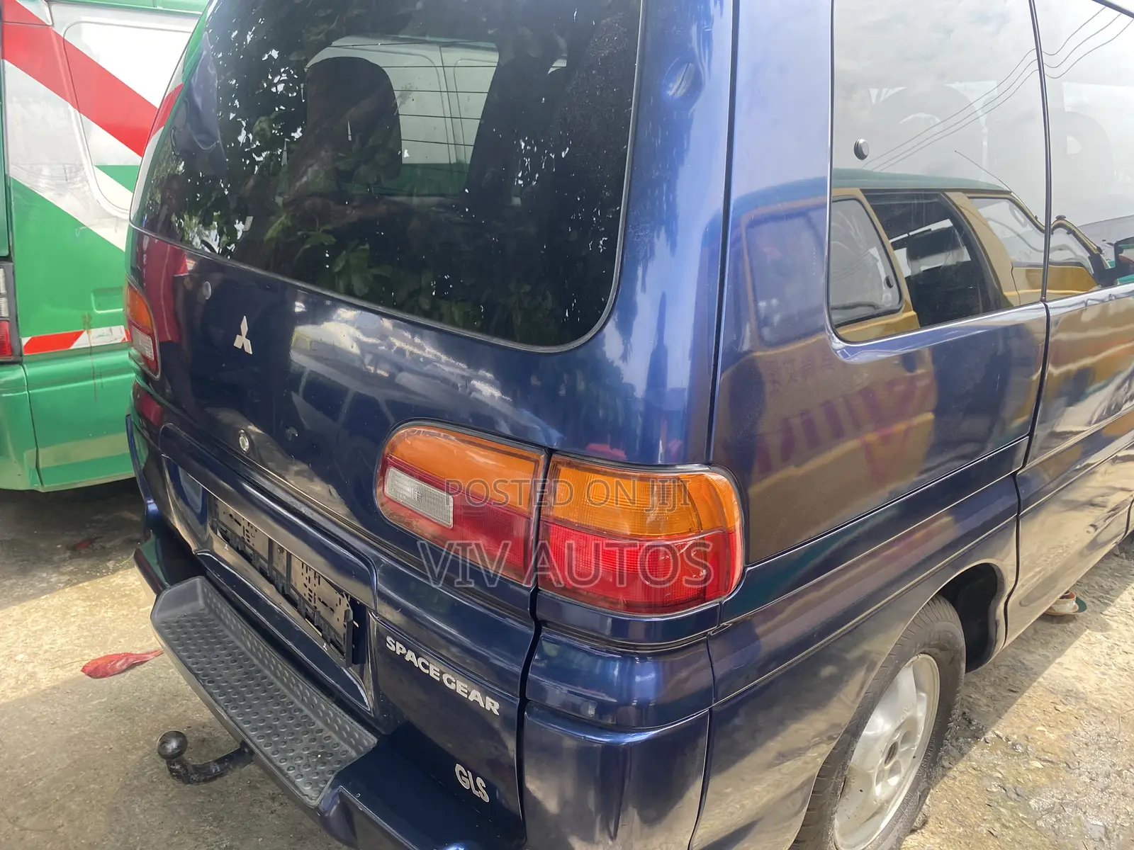 Mitsubishi L300 2000 Blue
